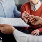 Assurance décès : comment anticiper la protection financière des proches et estimer son budget ?