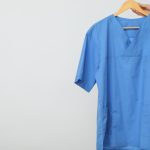 Pourquoi le confort est essentiel dans une blouse médicale femme ?