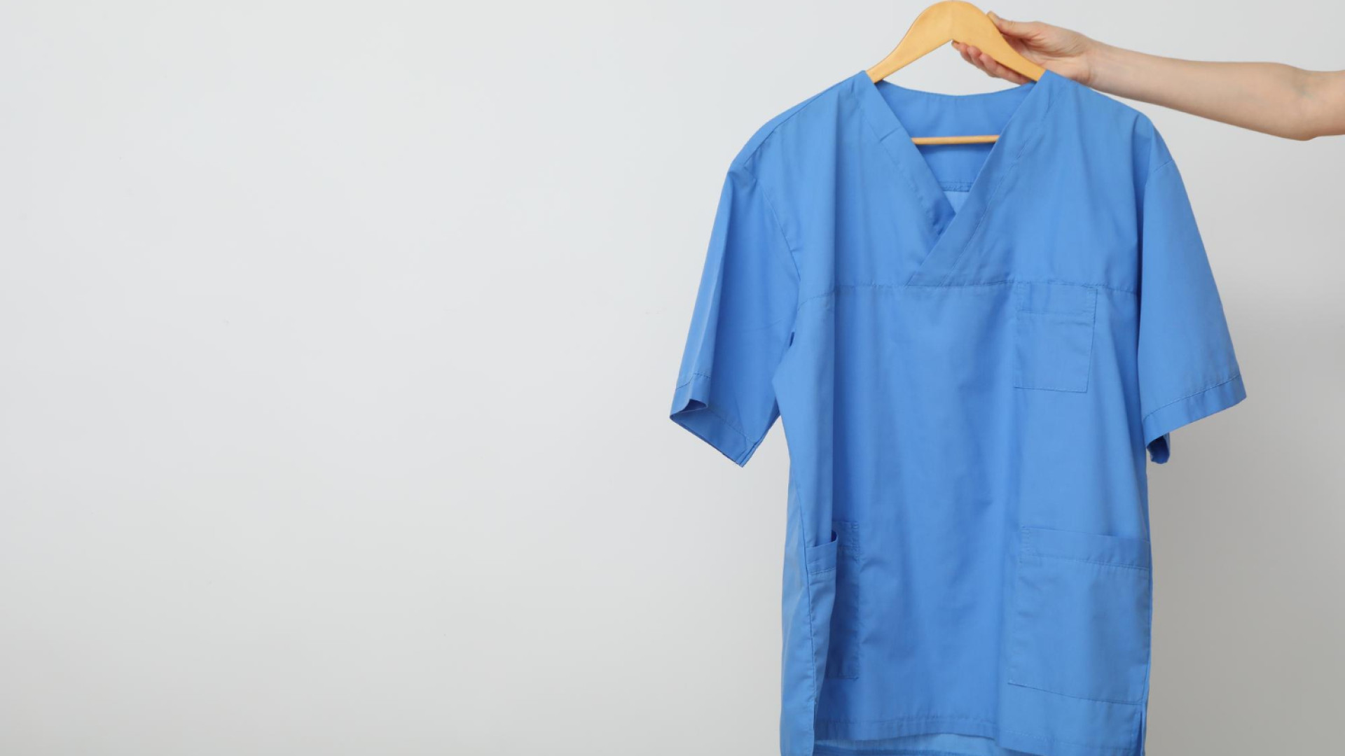 Pourquoi le confort est essentiel dans une blouse médicale femme ?
