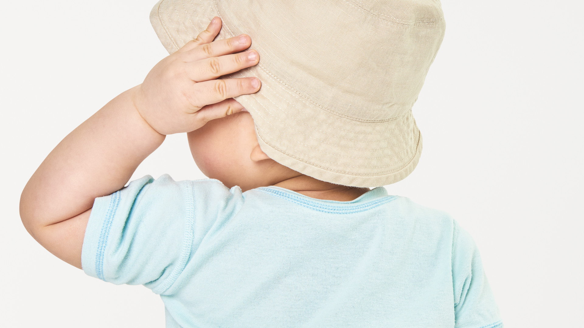 Vacances au soleil : pourquoi ne jamais oublier le chapeau anti-UV pour enfant ?
